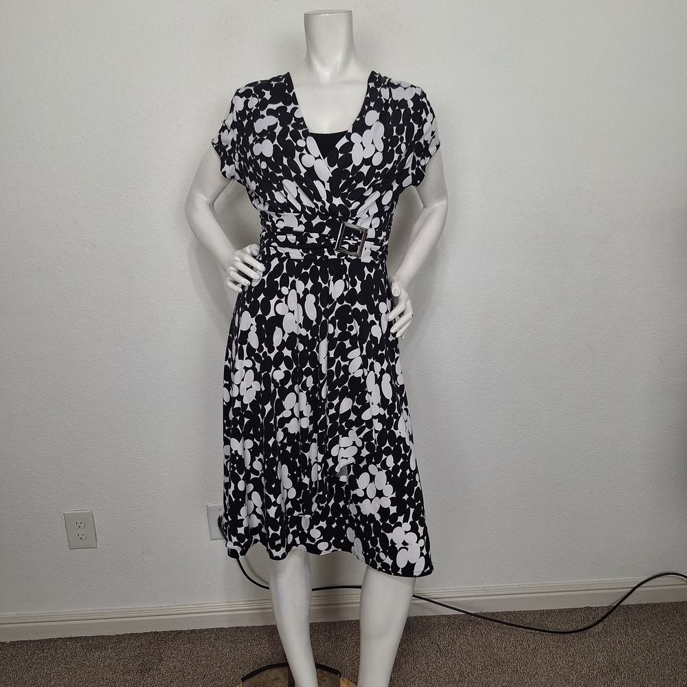 R & M Richards Black White Printed Business Casual Romantic Midi Dress Size 6